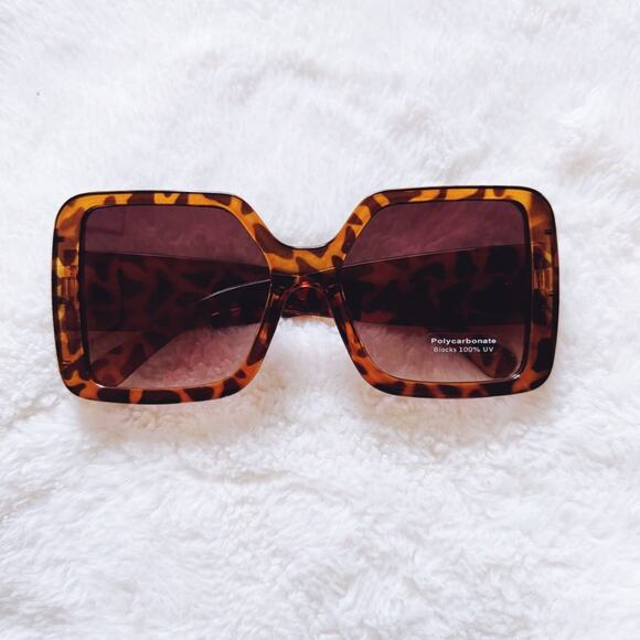 Junia Tortoise Brown Oversized Sunglasses - Picture 1 of 11